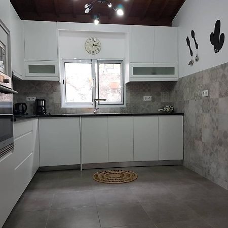 Join Our Relaxed House Near The Beach - Mosteiros Mosteiros  Esterno foto