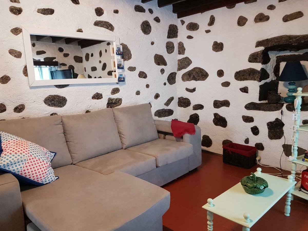 Join Our Relaxed House Near The Beach - Mosteiros Mosteiros  Esterno foto