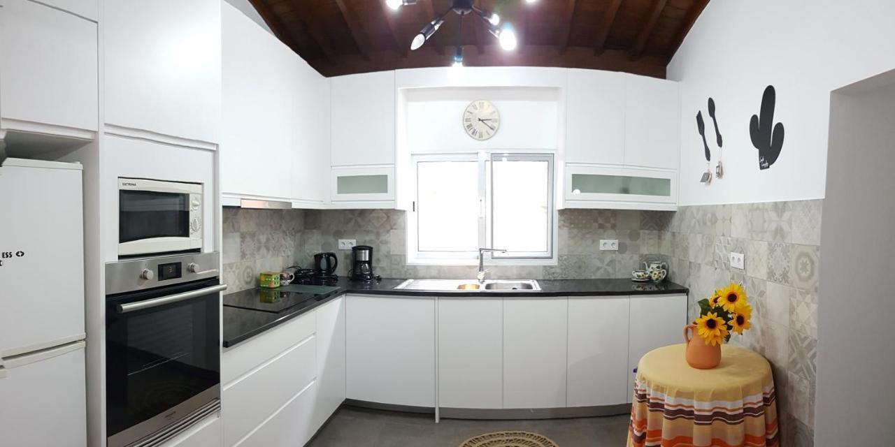 Join Our Relaxed House Near The Beach - Mosteiros Mosteiros  Esterno foto