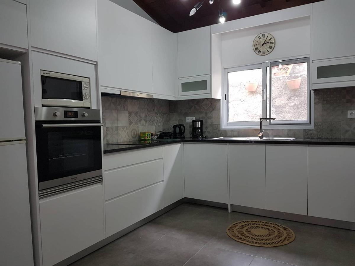 Join Our Relaxed House Near The Beach - Mosteiros Mosteiros  Esterno foto