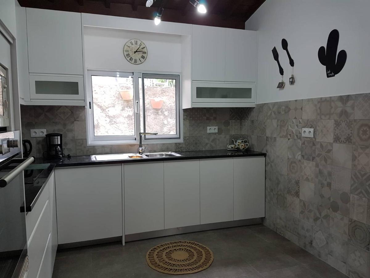 Join Our Relaxed House Near The Beach - Mosteiros Mosteiros  Esterno foto