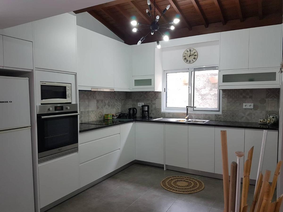 Join Our Relaxed House Near The Beach - Mosteiros Mosteiros  Esterno foto